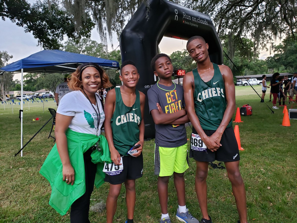 CHS_SAO_AP's tweet photo. He beat his time that he wanted which was under 18 mins. He did it in 17:44. Way to go Chiefs. @AthleticsChambo @ChamberlainHigh @ChiefsMediaCtr @CHS_APC https://t.co/HQp7gKSx2s