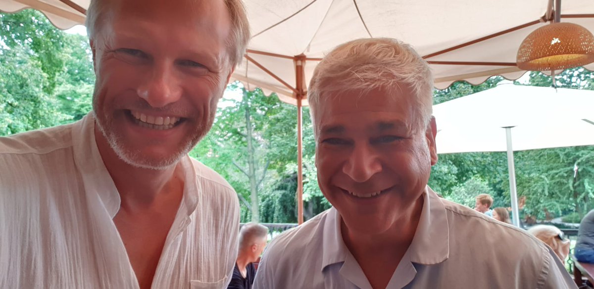huberedulead's tweet photo. Meeting with colleague and friend Prof. Dr. Hans Anand Pant, Humboldt-University Berlin, to discuss the report about the mixed method longitudinal study on networked systems in Switzerland. #EduLead #HuberEduLad #WELS2019 #NetworkedSystems https://t.co/z7CisicuYn