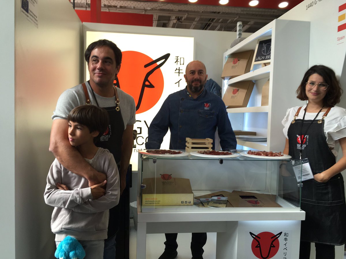 AgriculturaUK's tweet photo. Lovely day visiting Spanish food and drink producers at @olympia_london. Thank you @esFIAB for organising it! https://t.co/AHnuJrn7H7