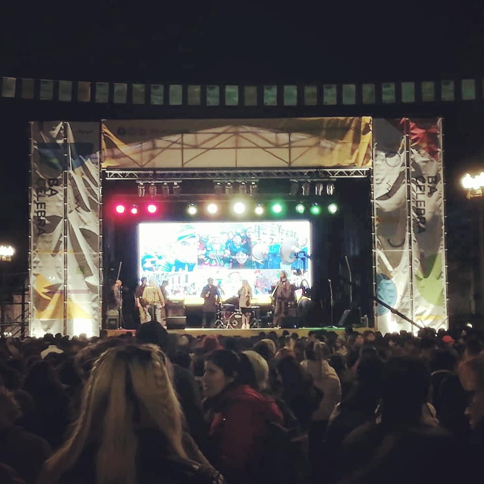 HashliveArg's tweet photo. En el día de ayer estuvimos presentes en el homenaje a otra colectividad de gran representación en nuestro país. Entre danzas, música y gastronomía del Altiplano, dimos testimonio de la actividad de los presentes en redes sociales en #BACelebra Bolivia. 🇧🇴 https://t.co/o0OAbG8KSa