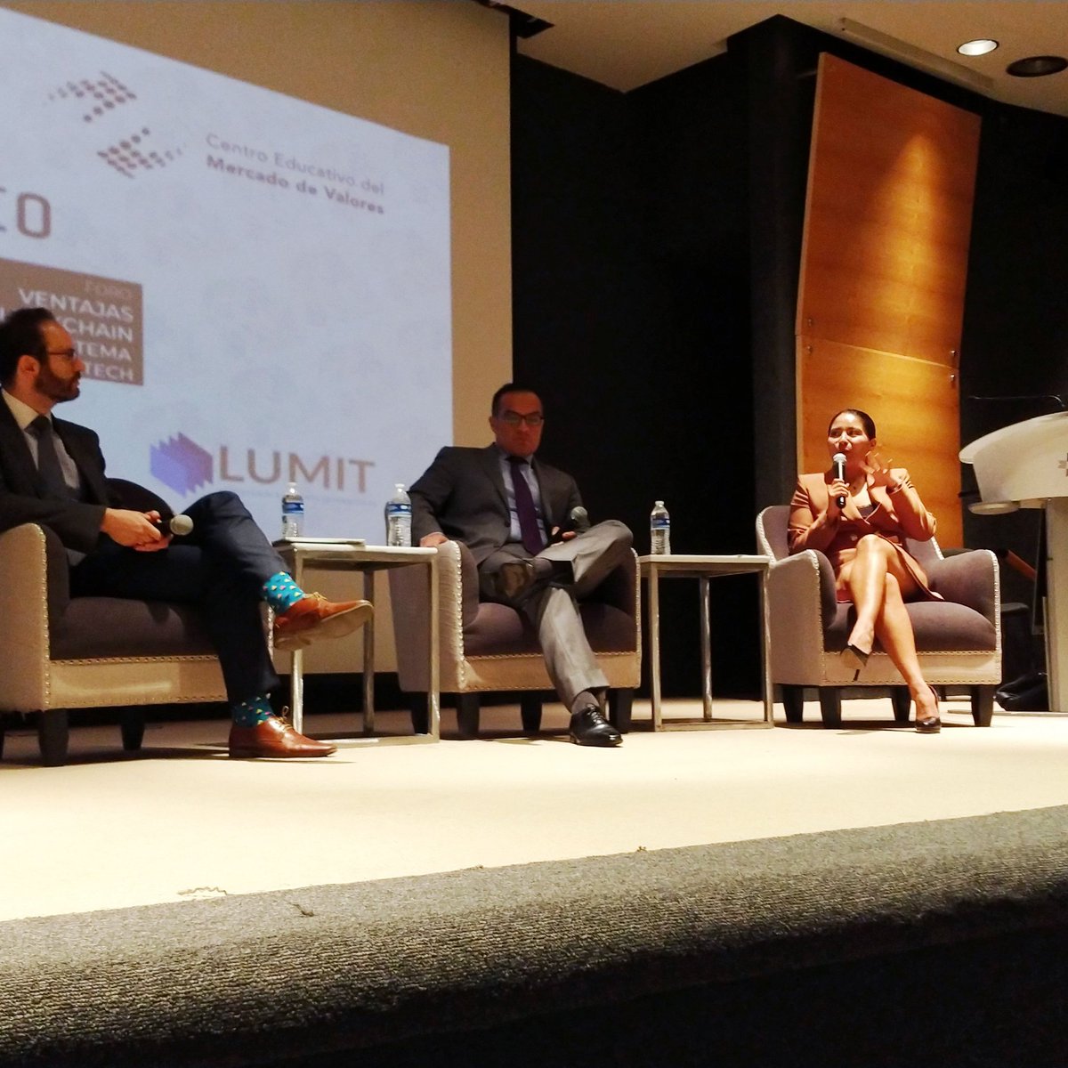 avocadoblock's tweet image. Inicia el foro Blockchain en el ecosistema Fintech con el panel sobre los orígenes de la Ley Fintech, regulaciones, etc. 

Participan Sara Guevara, ex directora de autorizaciones de tecnologia Financiera en la DGATF, CNBV y Gilberto Pérez Hernandez. #ForoBlockchain #Blockchain