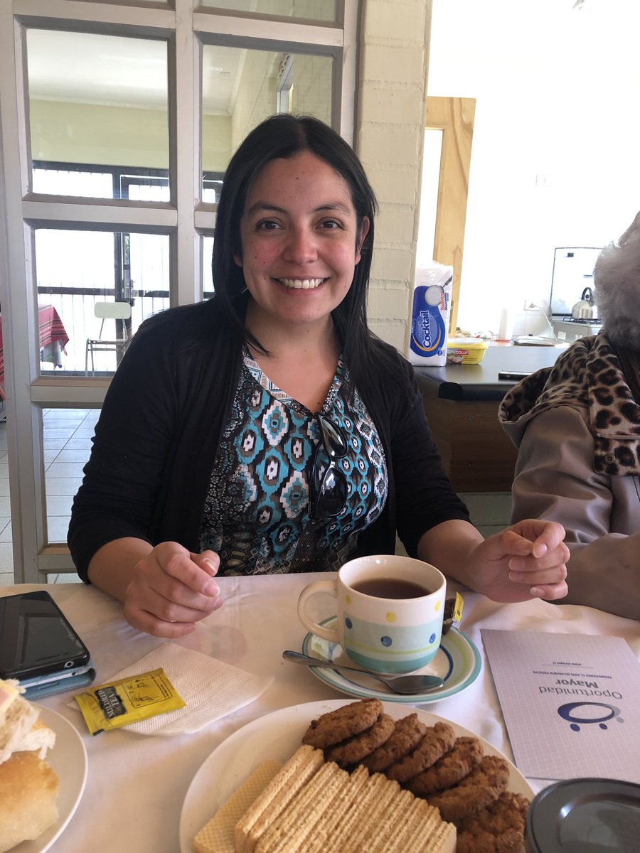 FundacionOMayor's tweet photo. Hoy @FundacionOMayor presenta a los 26 residentes del CVT El Pilar de Rancagua, a Patricia Díaz, nueva monitoria del condominio. Ella será la encargada de realizar actividades de envejecimiento positivo e intervención social. ¡Bienvenida al equipo! https://t.co/eUHo1HAV4p
