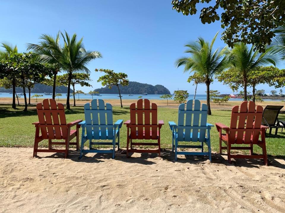 LSMarriottCR's tweet photo. Hello September! We have 5 chairs facing the sea, sunny day and cool breeze. Tag who you would like to be sitting here ☀️😎 https://t.co/JbLiUZFEzq