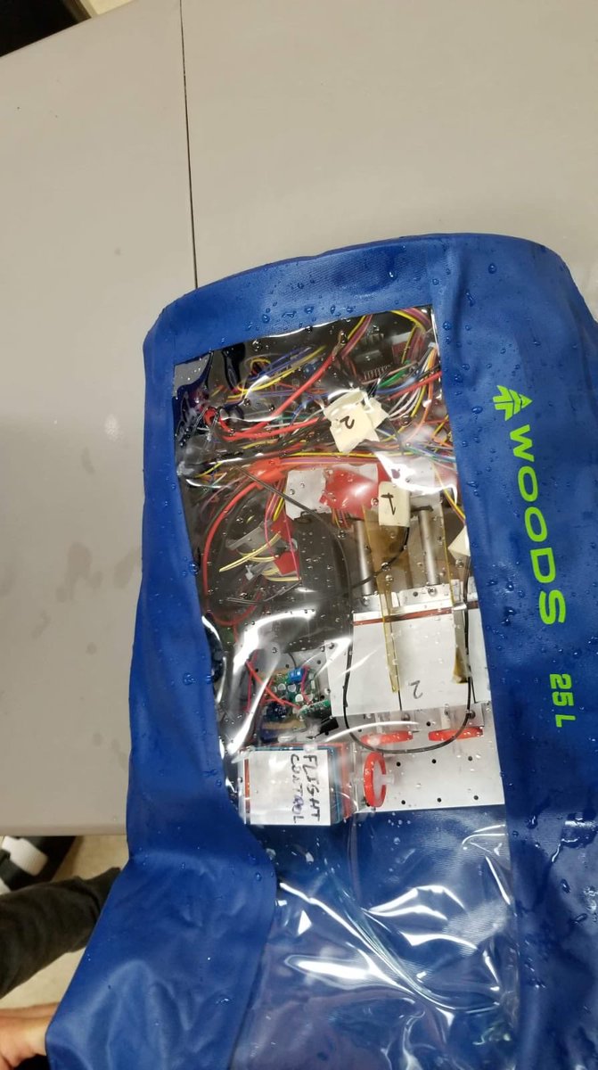 westernuSpace's tweet photo. We are thrilled... Payload has been retrieved! The #westernuhab team will now store the payload in ice to preserve the samples 🚀 #CdnSci @csa_asc @sedscanada @westernuScience @westernuEng https://t.co/8Hr47ohAfL