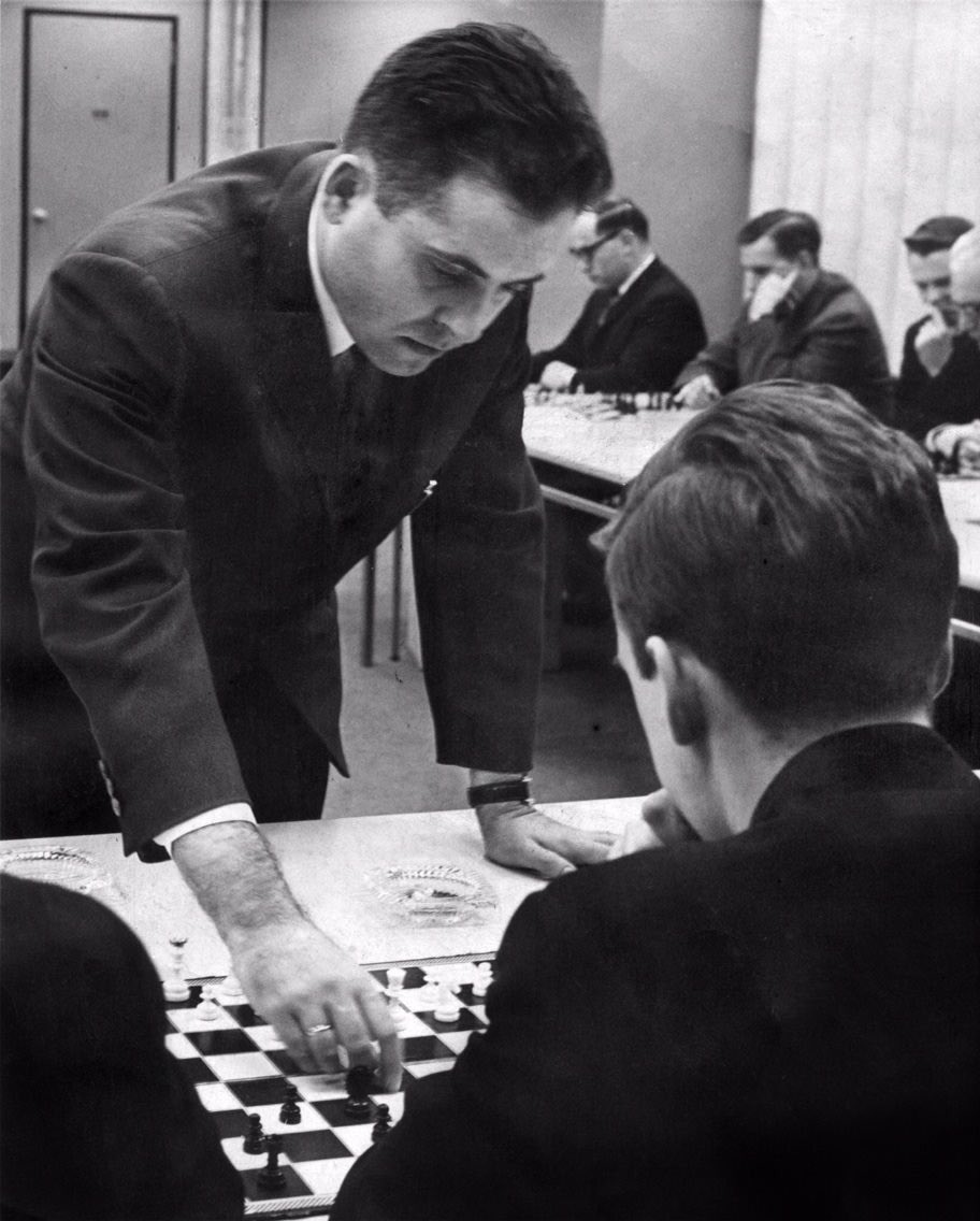 esiklos's tweet photo. On April 6, 1964, at the CNR Recreational Association Chess Club in Montreal, an exhibition was held featuring 28-year-old Alex Siklos playing 17 club members simultaneously. Three hours later, Alex had won all 17 games. Remembering him on what would have been his 84th birthday. https://t.co/ROzRlJpWlE