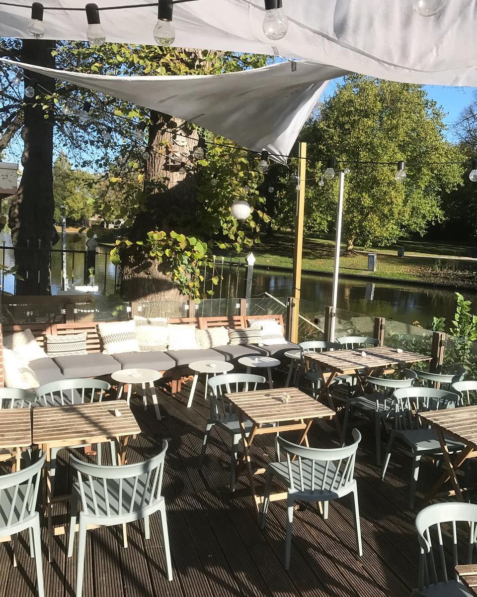 Er is niets leukers dan mensen kijken op het terras. Maar is dat gepast? Ik werd door Omrop Fryslan Muzyk in Bedriuw geïnterviewd over de terrasregels. Afluisteren via link [10.00 - en 11.00 uur op 48:23] of nalezen. buff.ly/2lFiLgC
Foto Stek buff.ly/2kneb6z