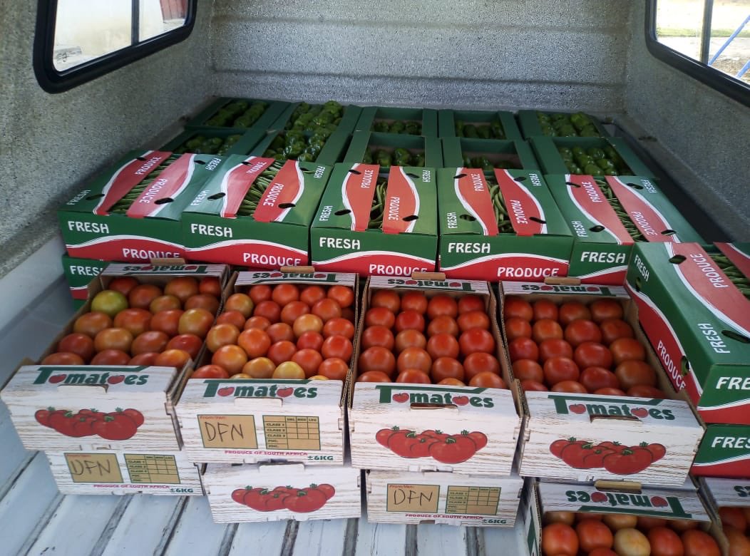 DfnFarming's tweet photo. And Iβm off to deliver... hope everything gets sold #tomatoes #greenpepper #greanbeans #agribusiness #agriculture #farming https://t.co/yWZVTOh1Xg