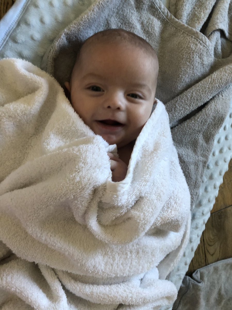 MissJWrightx's tweet photo. Feels weird not being involved in all the back to school hype! But I am not complaining... loving maternity with my 10 week old munchkin 🐻💙 https://t.co/hAVNYglc1c