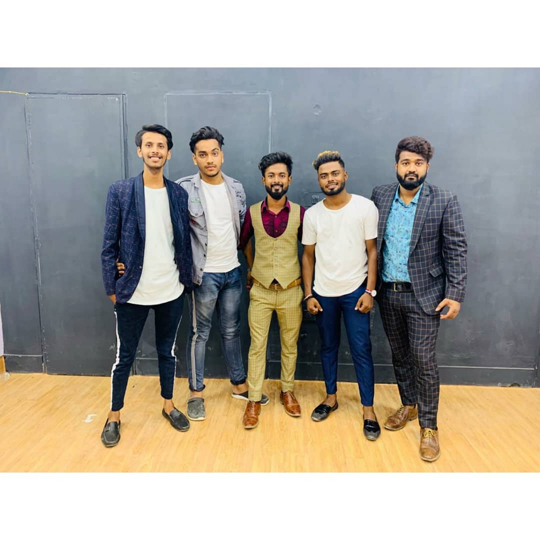 rahulkod1's tweet photo. Stage Champs A Academy Of Dance &amp; Fashion in Association Wid @king_of_dance___ inaugurated successfully by the Founders Meera Singh,Vishal Rai,Nd Pravind Kumar Co-Founder Abhishek Kr Singh Choreographer Vijay Rai,Rahul Raj,Kritika Gupta Nd Members Rahul,Abhishek https://t.co/9G52t8hnt2