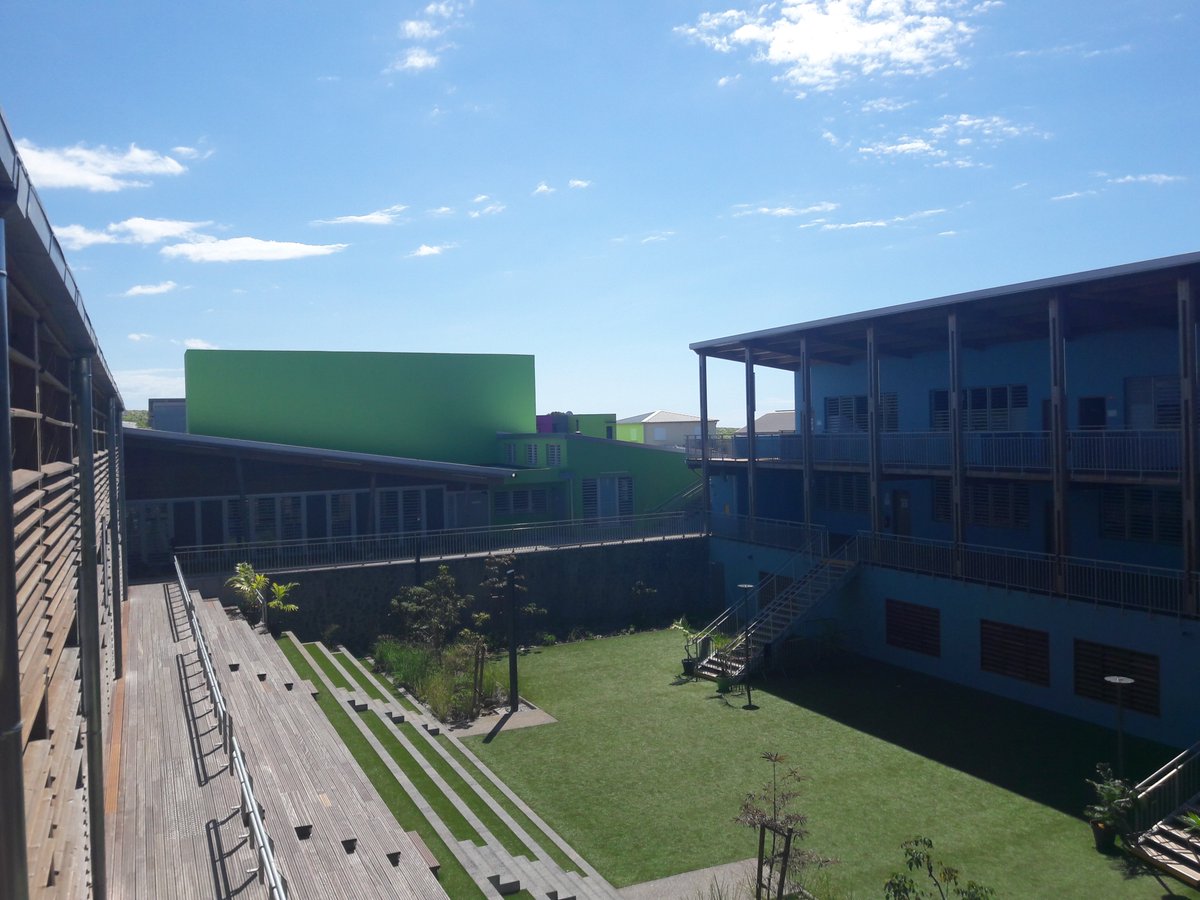 IenSteSuzRun's tweet photo. Première réunion de directeurs dans la nouvelle école Antoine Bertin. Bienvenue aux nouveaux et anciens directeurs! Ambiance de travail professionnel et conviviale. Bonne année scolaire à tous! Equipe de circonscription de Sainte-Suzanne. @academiereunion https://t.co/yscckDPigP
