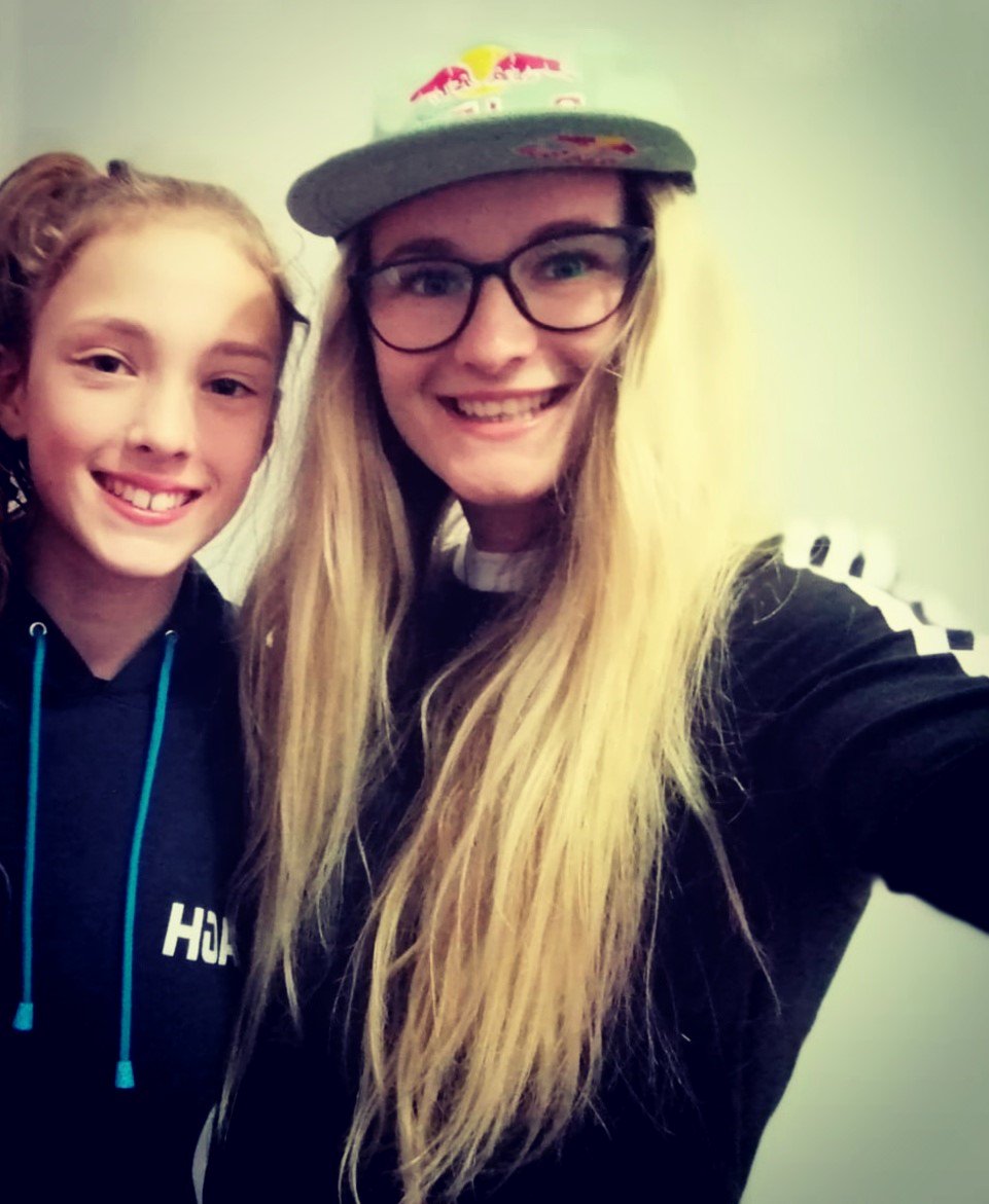 Kelvinside1878's tweet image. Ava H (S1) was delighted to meet her hero @shaunacoxsey (the UK's first ever climbing Olympian @Tokyo2020)
The met at the Adidas Rockstars this weekend in Liverpool where Ava competed in the 11-14 category and placed 5th! 
#bouldering #climbing