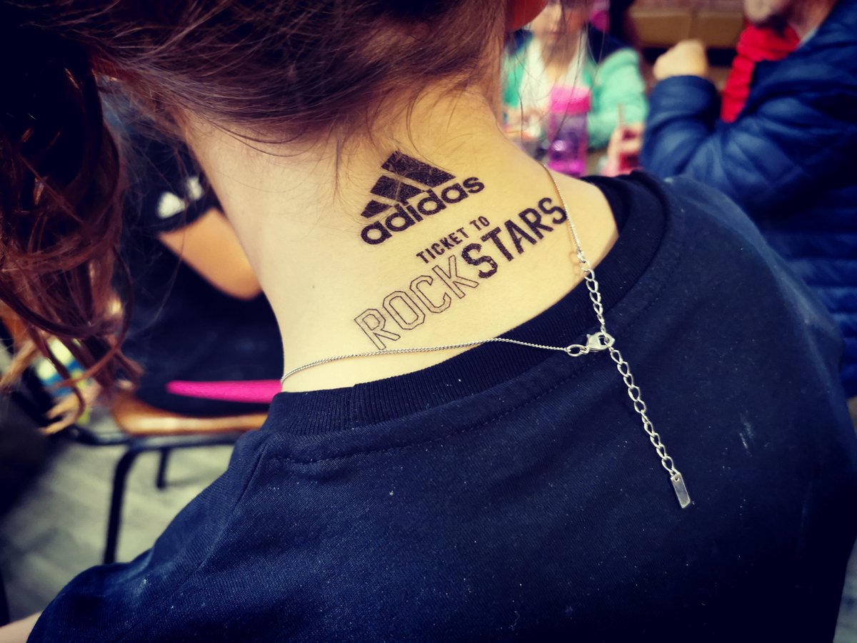 Kelvinside1878's tweet image. Ava H (S1) was delighted to meet her hero @shaunacoxsey (the UK's first ever climbing Olympian @Tokyo2020)
The met at the Adidas Rockstars this weekend in Liverpool where Ava competed in the 11-14 category and placed 5th! 
#bouldering #climbing