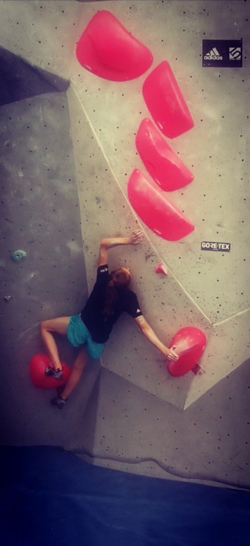 Kelvinside1878's tweet image. Ava H (S1) was delighted to meet her hero @shaunacoxsey (the UK's first ever climbing Olympian @Tokyo2020)
The met at the Adidas Rockstars this weekend in Liverpool where Ava competed in the 11-14 category and placed 5th! 
#bouldering #climbing