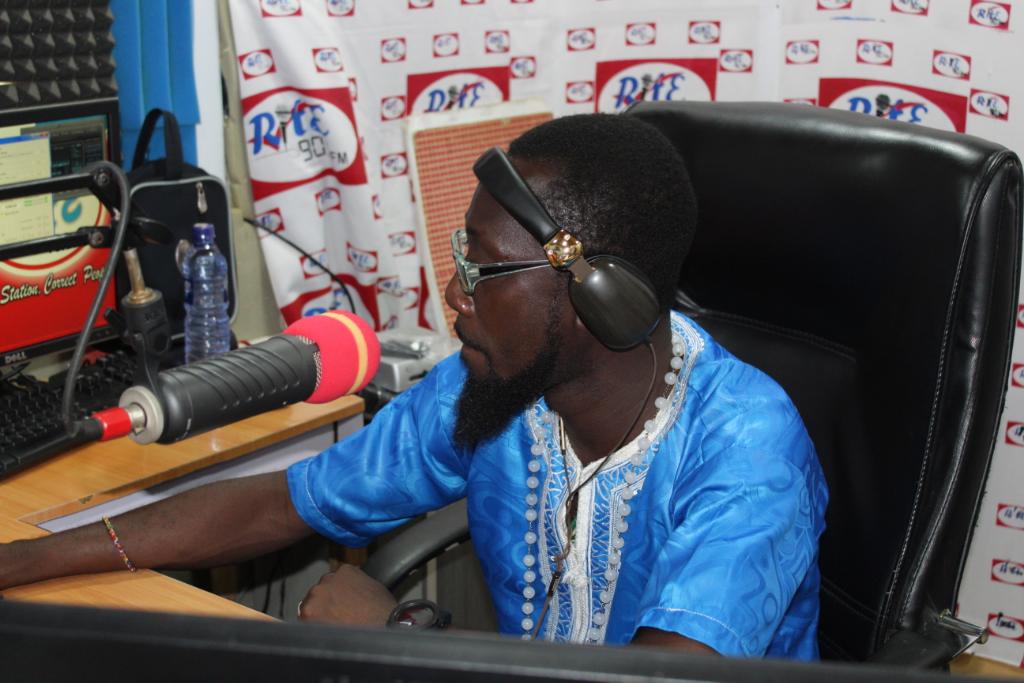 RitefmGhana's tweet photo. Start with what you have,use what you have and do what you can, words from Sly Zigi.
Tune in and join him as he motivates you this morning.
#ritefm #Adwuma_mmre #MotivationalMonday https://t.co/pfpGKNA4ZT