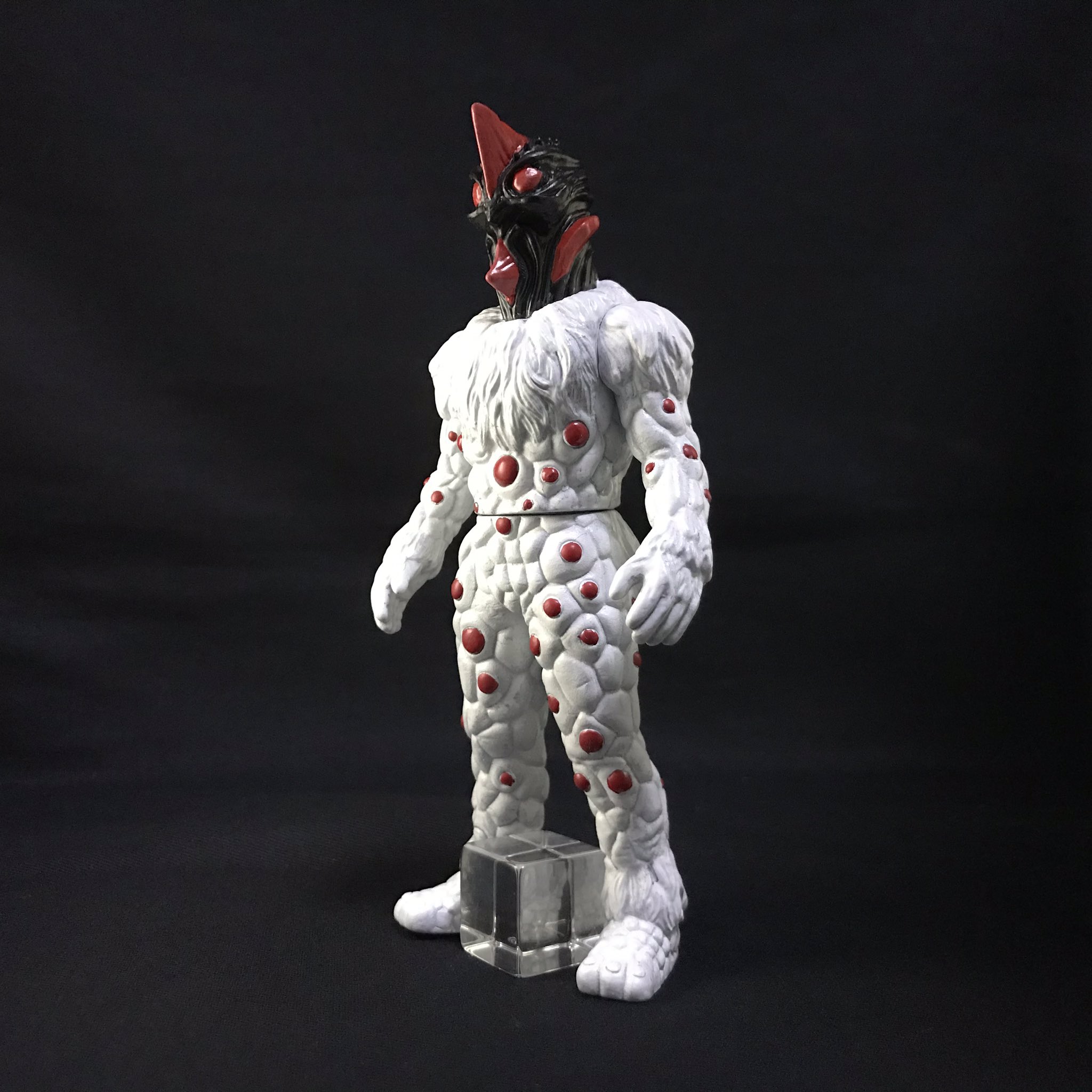 こうじ Expo23 千秋楽参戦 暗殺宇宙人 ナックル星人 バンダイ ソフビ 改造 改修点 リペイント タイガ第10話に登場 頭部形状は グレイ Sd のままだが 塗装色を従来のものに変更 これでも十分それっぽく見える 全身はホワイト塗装後 グレー こうじ Expo23 千秋楽参戦 暗殺宇宙人 ナックル星人 バンダイ ソフビ 改造 改修点 リペイント タイガ第10話に登場 頭部形状は グレイ Sd のままだが 塗装色を従来のものに変更 これでも十分それっぽく見える 全身はホワイト塗装後 グレー