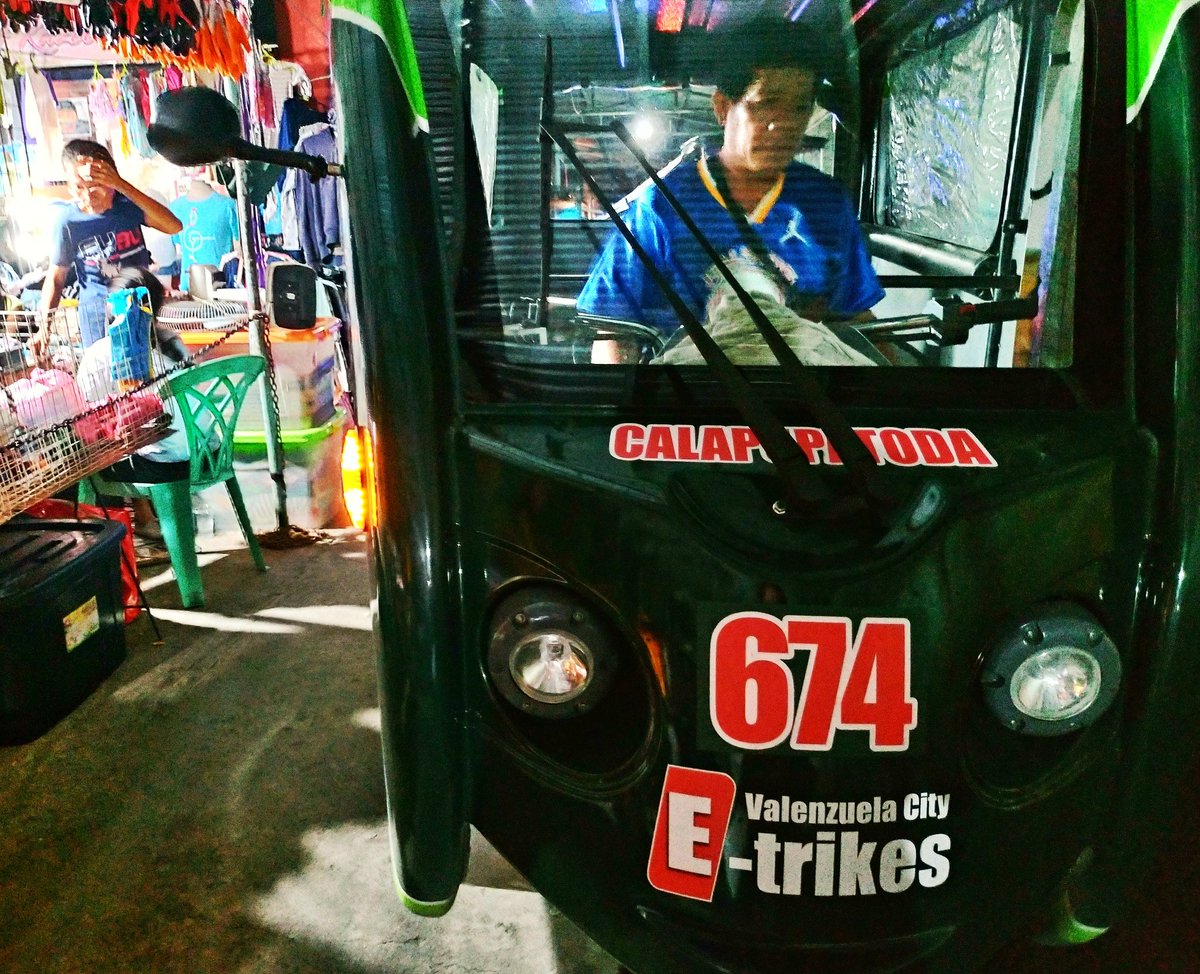 one_valenzuela's tweet photo. Night ride on an e-tricycle at CALAPUPATODA.
(Canumay-Lawang Bato-Punturin-Paso de Blas Tricycle Operator’s and Driver’s Association)
#etricycle #tricycle #ride in #ValenzuelaCity #valenzuela #Philippines https://t.co/9GdKoOkpEd