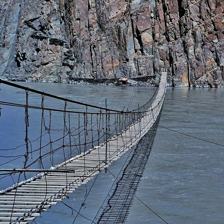JetSetAdventur1's tweet photo. Hussaini Hanging Bridge
Known as the most dangerous bridge in the world, the Hussaini Hanging Bridge is only one of many precarious rope bridges in Northern Pakistan. 
#jetsetadventures #hussainibridge #dangerousbridge #suspensionbridge #dangerous #hangingbridge #TourismCompany https://t.co/hq6PWB0qHc