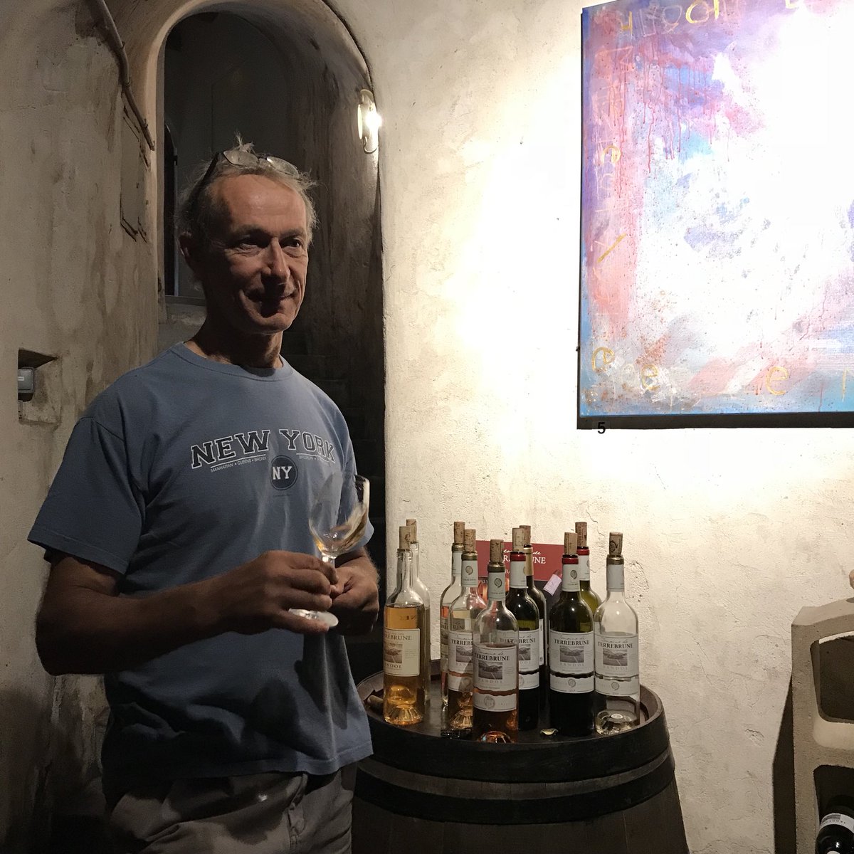 AGoujard's tweet photo. Le domaine de Terrebrune vient de décrocher sa troisième étoile dans le #guidevert20 de @larvf_mag ! Avec sa modestie habituelle, Reynald Delille tire les bouchons jusqu'au premier millésime produit à Terrebrune : 1975. Un rouge gracieux, tout en dentelle et scintillant de fruit https://t.co/A99n9ilWfh