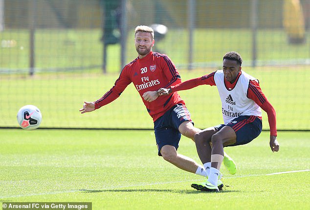 ArsenalFever360's tweet photo. Sky in Italy report that Maurizio Sarri is eyeing up a move for Shkodran Mustafi as they look to fill void of injured captain Giorgio Chiellini
Juventus have until 7:00pm BST (10pm UK) to complete business before the window slams shut. https://t.co/rnzgJYFirp #COYG #AFC #Gunne…