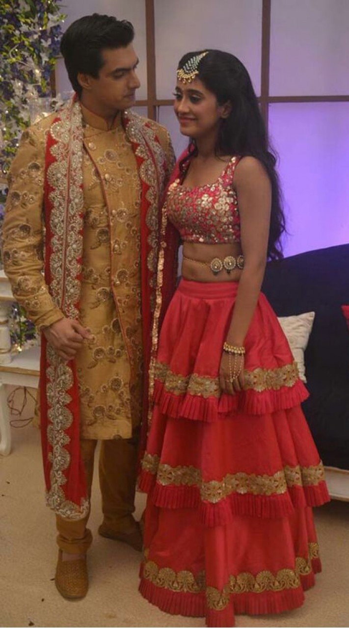 Naira crop discount top lehenga