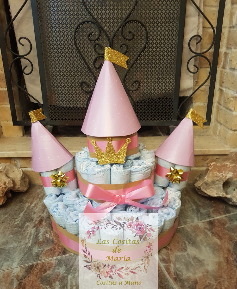 cositasmaria's tweet photo. Original Tarta de pañales decorada en forma de castillo.
Elegante tarta con pañales para bebés que, sin duda, sorprenderá a los papás.
¡Da la bienvenida a la nueva princesa o al nuevo príncipe!
#tartapañales #tarta #pañales #chelino #castillo #princesa #mama #bebe #cositasmaria https://t.co/4Z1enpZefg