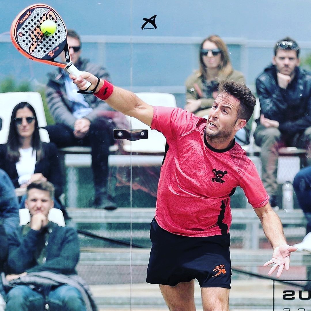 justtenpadelfan's tweet photo. Trabaja duro en silencio y deja que tu éxito haga todo el ruido.
Vamos a por el lunes!!💪💪☠☠
📸@arkosport #ImJustTen #PlayJstn #Jstn #Justten #Justtenpadel #Justtenpadelfansclub #padel #padellove #padelmode #ilovepadel #palas #sport #sportswear https://t.co/mrBwPNrTRp
