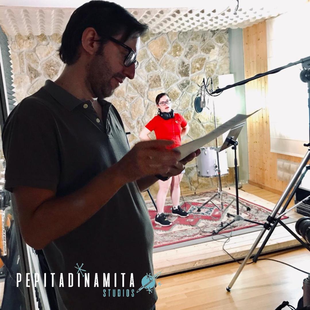 PepitaDStudios's tweet photo. ¡Hola Pepis! 🛸 ¿Qué tal la llegada de septiembre? 🤔⚡️💥
¡Nosotros a tope! Esta semana estamos grabando🎬📹 en Baeza algo muy chulo con los chicos de la peli de Campeones. Un nuevo proyecto que en breve os contaremos 💥, ¿os apetece?😁

#Productora #Work #Working #Pepitadinamita https://t.co/wBlCca8QsY
