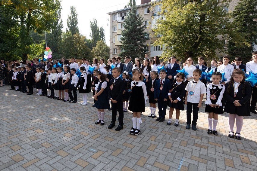 Школы г черкесска. Гимназия 9 Черкесск. Школа города КЧР Черкесск 9 гимназия. Гимназия 13 Черкесск. Гимназия 19 Черкесск.