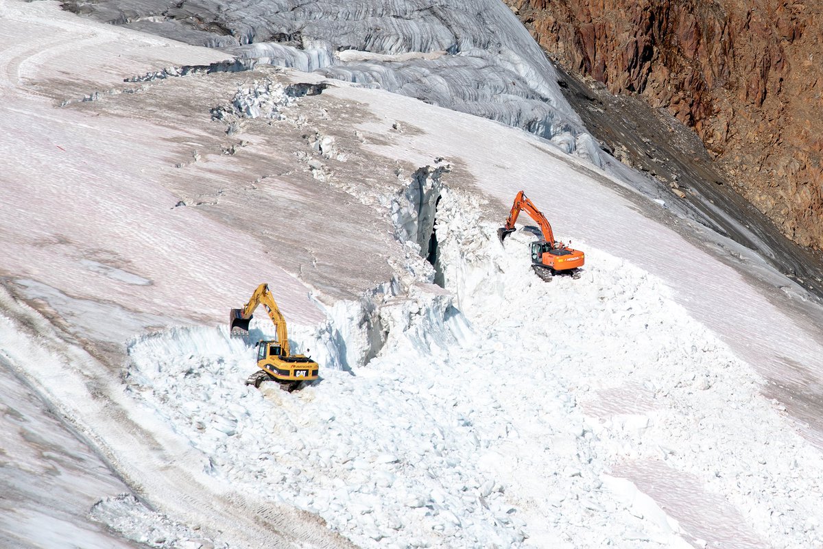 Neue <a href="/wwfaustria/">WWF Austria</a>-Bilder zeigen den Ausbauwahn des Wintertourismus mit Großbaustellen auf über 3.000 Metern Höhe. Wir fordern einen umfassenden Gletscherschutz ohne Ausnahmen! Weitere Infos gibt es hier > bit.ly/2kmYDQb #Gletschersterben #Tirol #Pitztal #SeelederAlpen