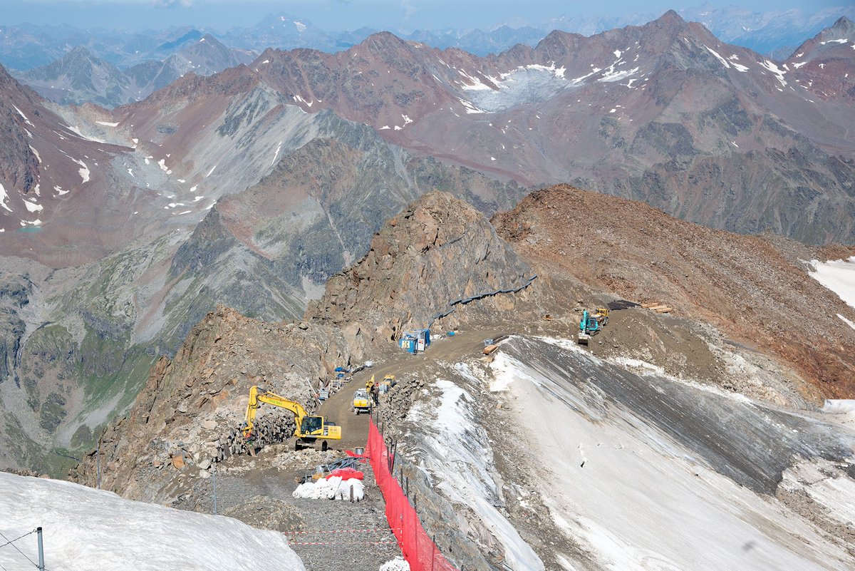 wwfaustria's tweet photo. Neue @wwfaustria-Bilder zeigen den Ausbauwahn des Wintertourismus mit Großbaustellen auf über 3.000 Metern Höhe. Wir fordern einen umfassenden Gletscherschutz ohne Ausnahmen! Weitere Infos gibt es hier > https://t.co/ftPTbYilIt #Gletschersterben #Tirol #Pitztal #SeelederAlpen https://t.co/5S3WHPBDMT