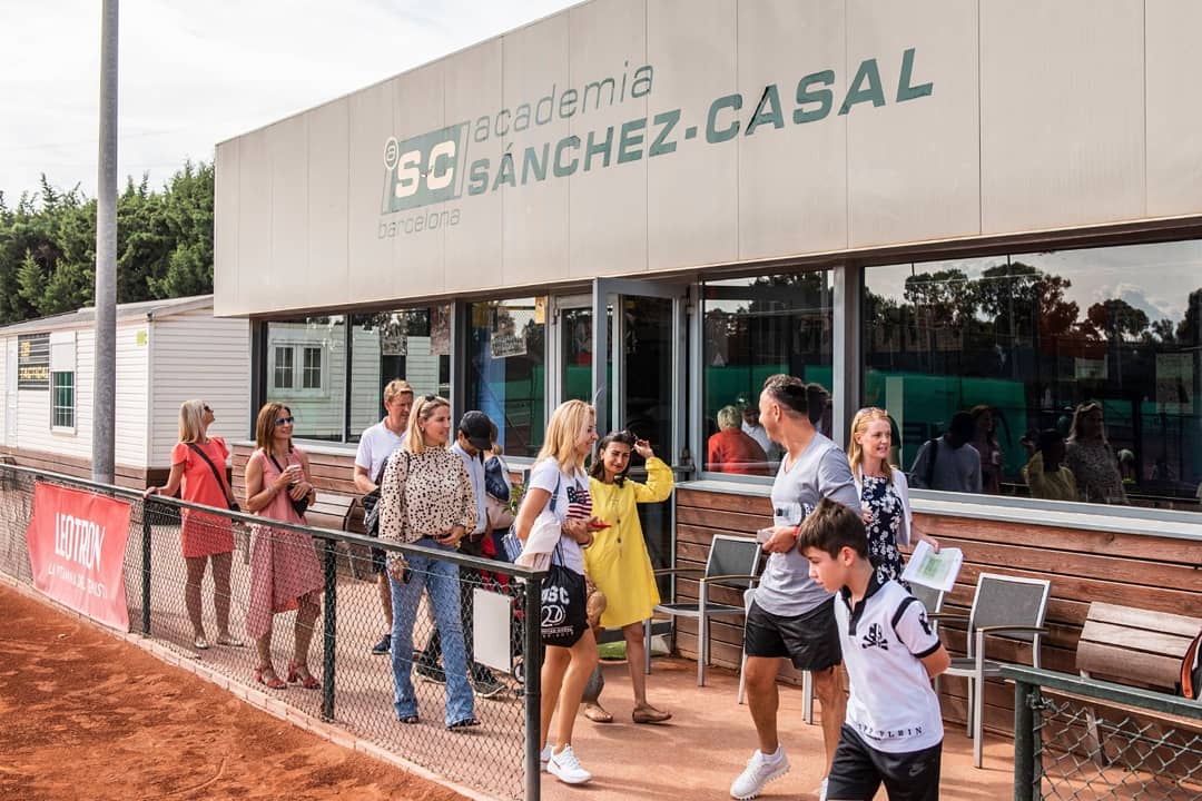 EmilioSanchezBn's tweet photo. #NewSeason 
Nice day for an amazing Campus Tour delivering by our staff.
#20yearsAsc
#OrientationDay #newdreams
@SanchezCasal 
 @ESISchoolBCN https://t.co/UdEq2wXr7q