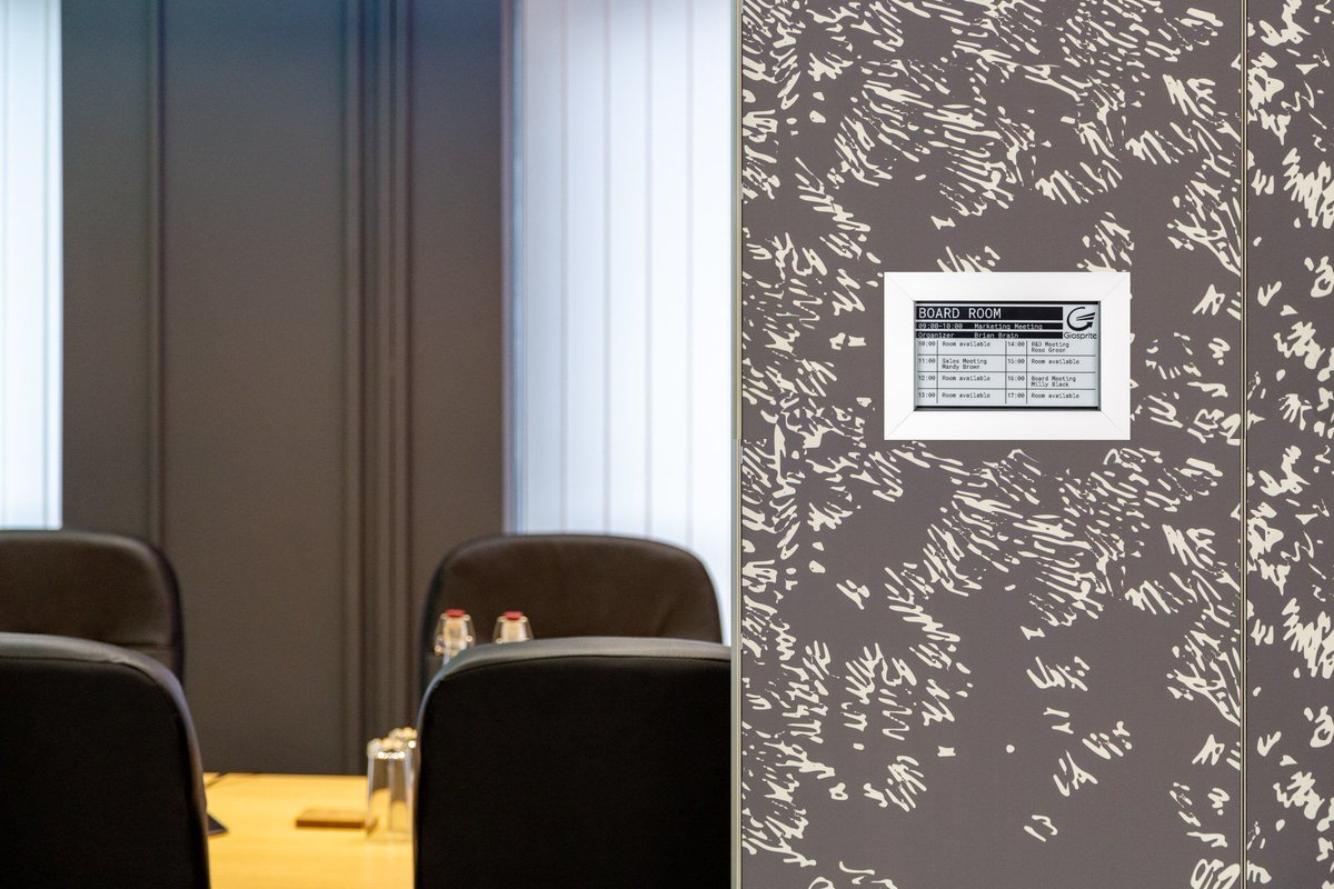 Giosprite_'s tweet photo. #museums: hiring out your venue for #meetings and #conferences? Want to improve #delegateexperience? Check out our #smart, digital #epaper #meetingroom signage!  #nowires #IoT #smartmuseum https://t.co/gY9ghRK519 https://t.co/rHOuOdNpAL