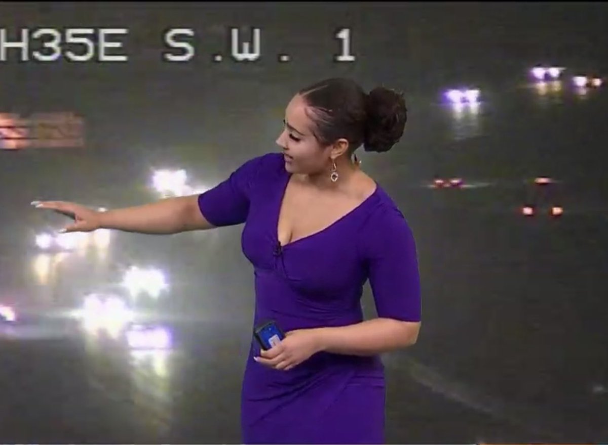 Maj_Catastrophe's tweet photo. Good Monday morning @DemetriaObilor I know that it sucks having to be at work on a holiday. But I hope that don’t feel like it’s all for nothing. You’re not the only one who needs to get up & about #iamup😍 #PulchritudinousInPurple💜 #TrafficBae🚦 #MissFashionista💁🏻♀️ https://t.co/gakYQbmfeQ