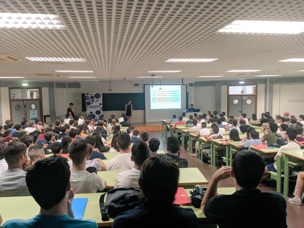 AcmUpv's tweet photo. Hoy hemos estado en las Jornadas de Acogida de la @etsinfupv presentando la asociación a l@s alum@s de nuevo ingreso. Esperamos veros pronto por ACM UPV, nos lo hemos pasado genial! ♥️ https://t.co/d4vxczvudw