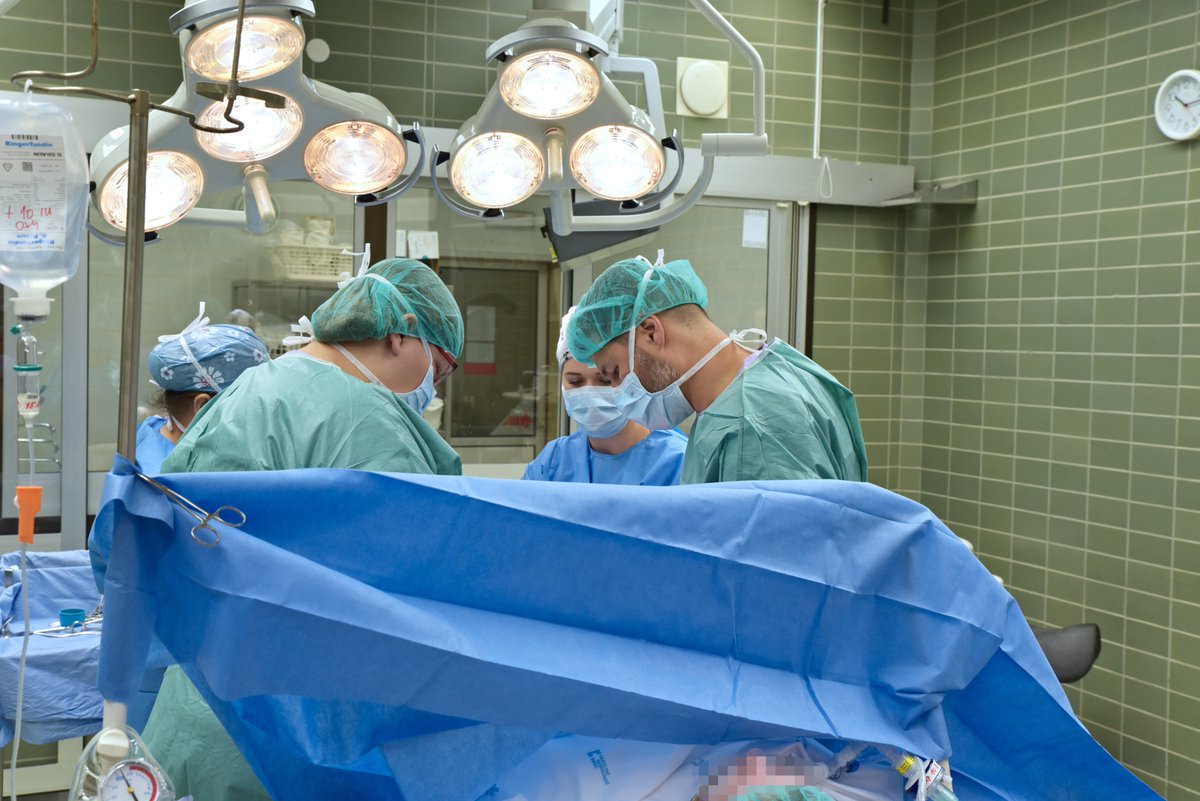 FNBrno's tweet photo. Brno University Hospital doctors and nurses overwrote the history of medicine. For 117 days they were maintaining vital functions in a pregnant, brain dead woman. Then a healthy baby girl was born.  
https://t.co/XpyRgG8gZT https://t.co/PMrhzzVupP