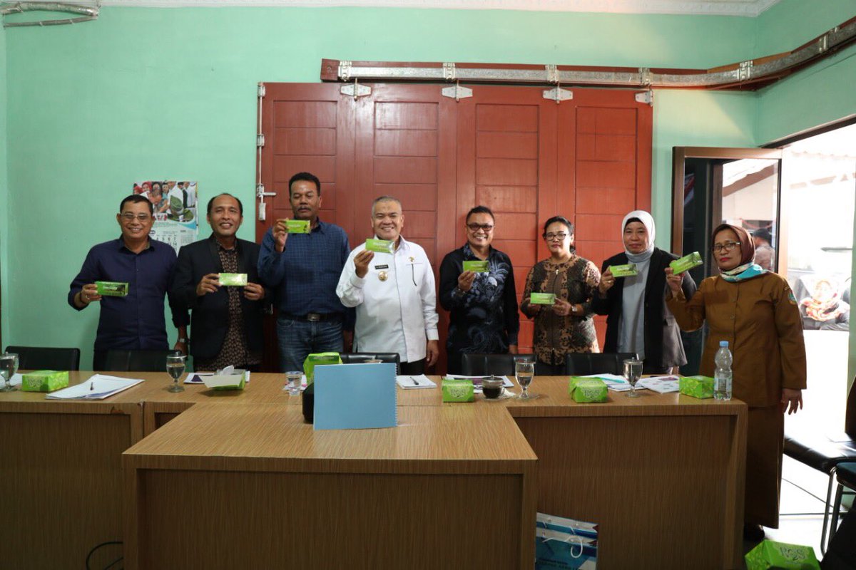 === PRESENTASE ===
Dinas Kominfo Pakpak Bharat selaku PPID Utama menyampaikan persentase terkait dengan Implementasi keterbukaan informasi publik di hadapan para komisioner Komisi Informasi Sumatera Utara, di Kantor Komisi informasi Sumut, Jln. Bilal, Senin (2/9).