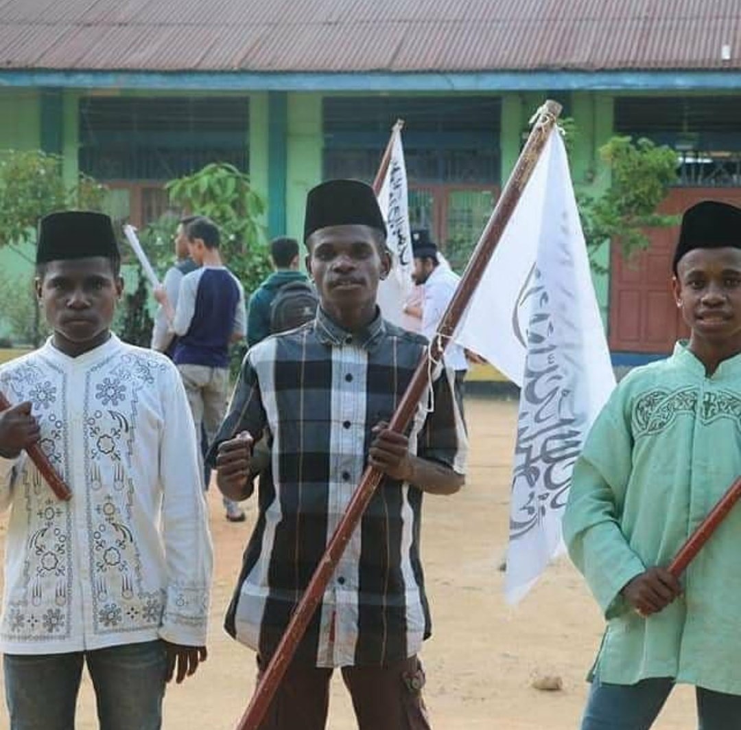 OviraAzmi's tweet photo. Dipapua tidak cuma bendera kejora
Ar Rayaah pun jua ada
Islam bangkit dari timur
Merauke (Indonesia) sampai Maghrib (Maroko)
#BenderaTauhidMilikIslam
#BenderaTauhidMilikIslam 
#BenderaTauhidMilikIslam https://t.co/BYEiiX0Z3k