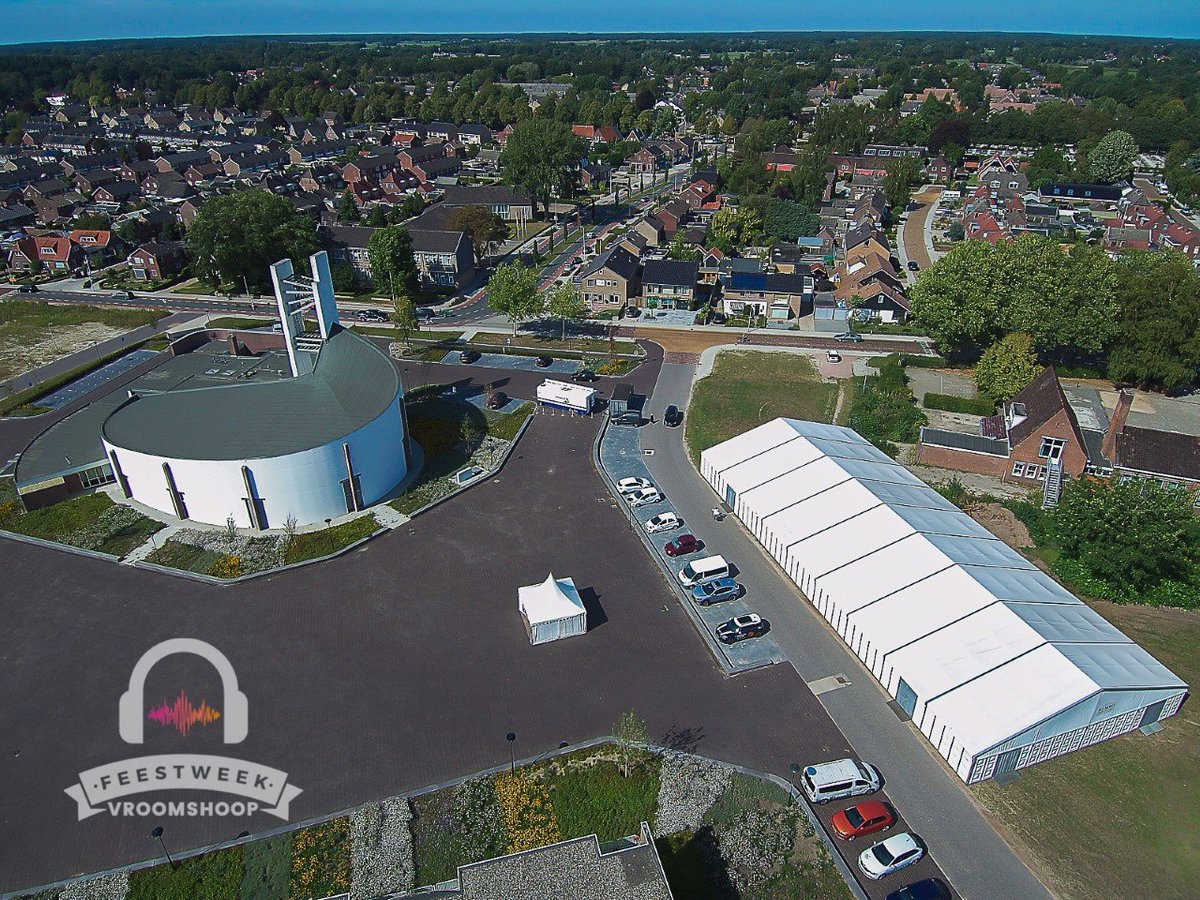 FeestweekVhoop's tweet photo. 💥📸De mega feesttent van maar liefst 45 meter lang staat én straalt. Nog een paar dagen en dan barst het feest los: Vroomshoop 160 jaar!

Bekijk ook onze nieuwe website: https://t.co/qEXLmMekZW https://t.co/fHC6mwpKwp