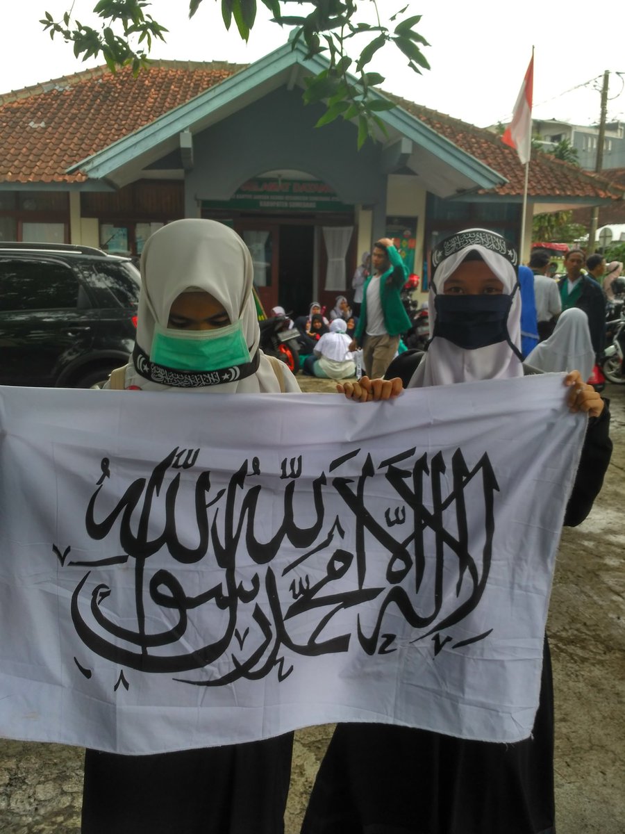 Wiwin_AlFatih97's tweet photo. #BenderaTauhidMilikIslam
#PanjiIslamSimbolPersatuan
#MuharamBertauhid
#UmatIslamBersatulah
#ParadeTauhidPawaiMuharam https://t.co/LPSnpFG3da