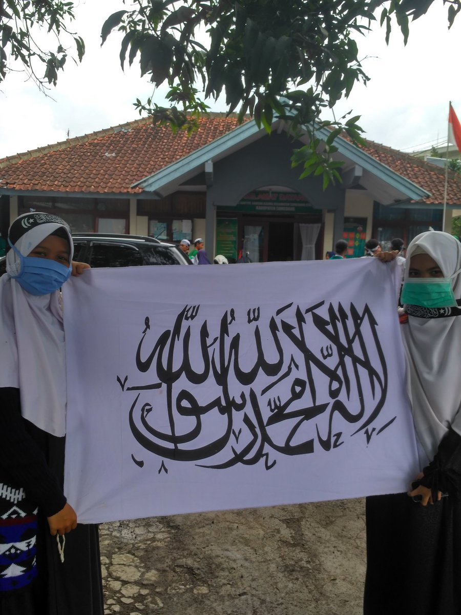 Wiwin_AlFatih97's tweet photo. #BenderaTauhidMilikIslam
#PanjiIslamSimbolPersatuan
#MuharamBertauhid
#UmatIslamBersatulah
#ParadeTauhidPawaiMuharam https://t.co/LPSnpFG3da