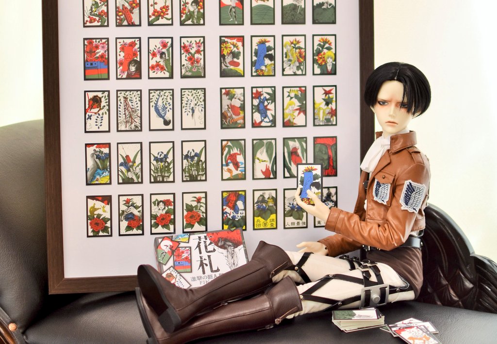 進撃の巨人展の花札を額装してみた♪ なかなかイイ感じ🤗 額はニトリの