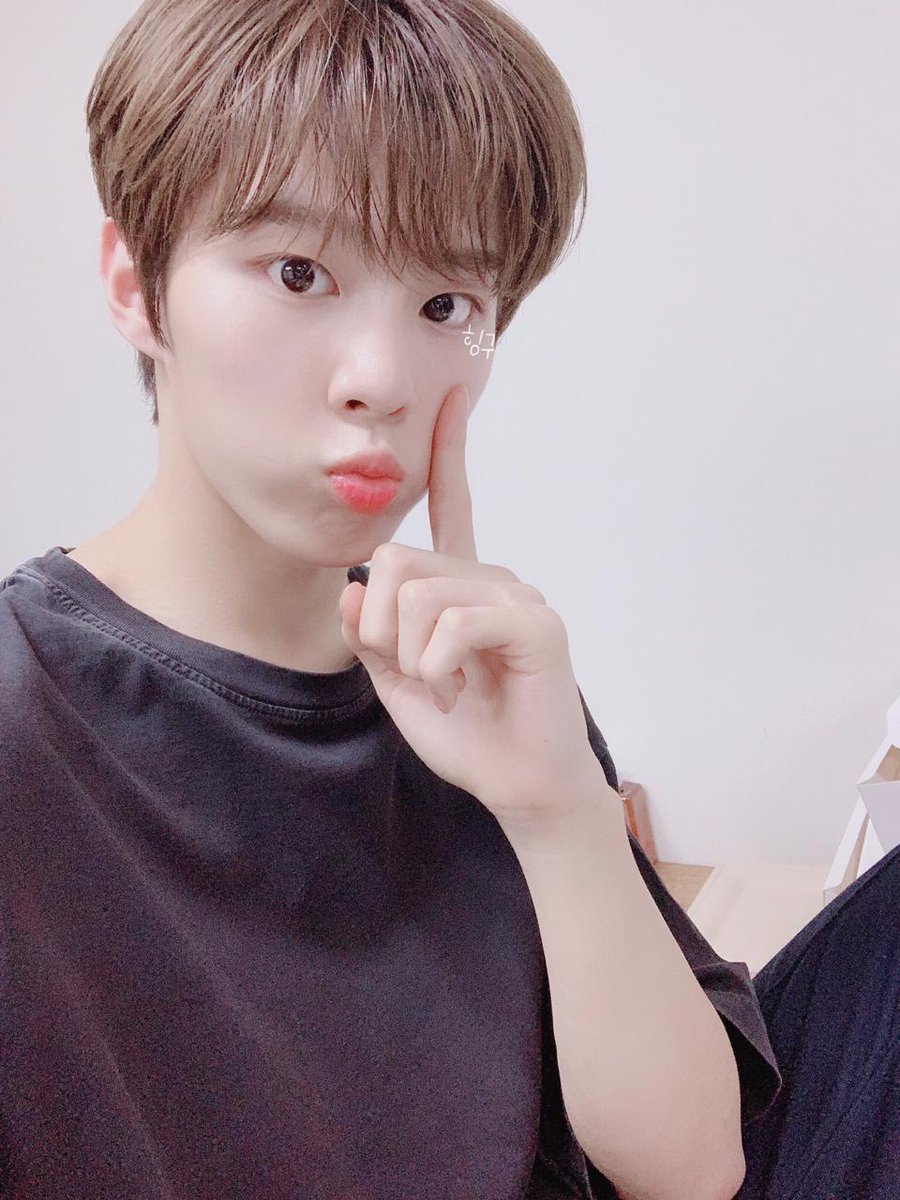 niccolab_id's tweet photo. ⚠ GIVE AWAY!!! ⚠ BANTU RT GAES 🙏
Karena aku lagi bahagia dengan foto Weishin ini, aku mau GA pulsa 10k untuk 2 orang pemenang.

Syarat:
-RT
-Likes
-Follow (ga wajib, tapi nanti auto folbek kok ♡)

Pemenang akan diumumkan besok malam/lusa. 
Good luck! 🍀 https://t.co/Ds1jf1MQHg