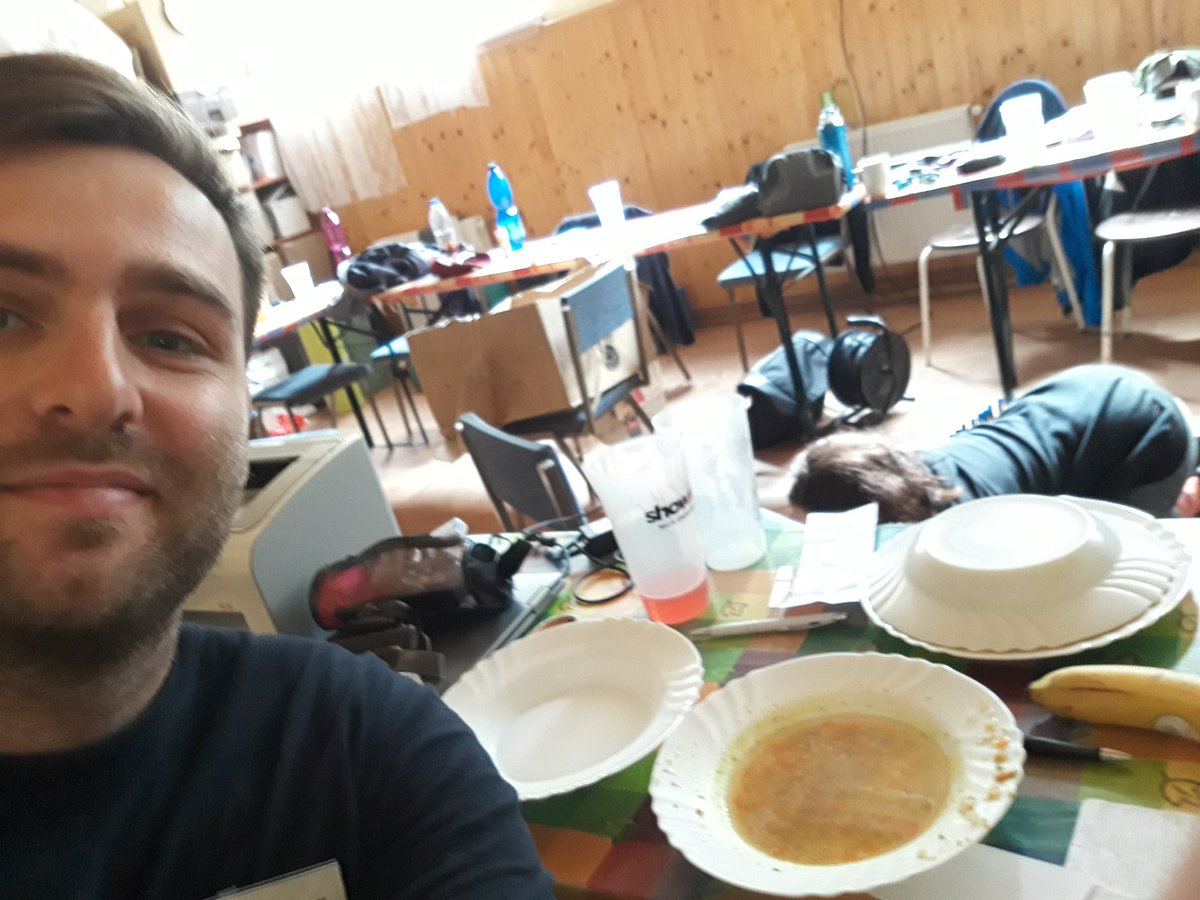 CCubka's tweet photo. Z nemocnice doma a teď konečně na jídlo #foodporn #pozadivpozadi https://t.co/CoLBjD1f2W