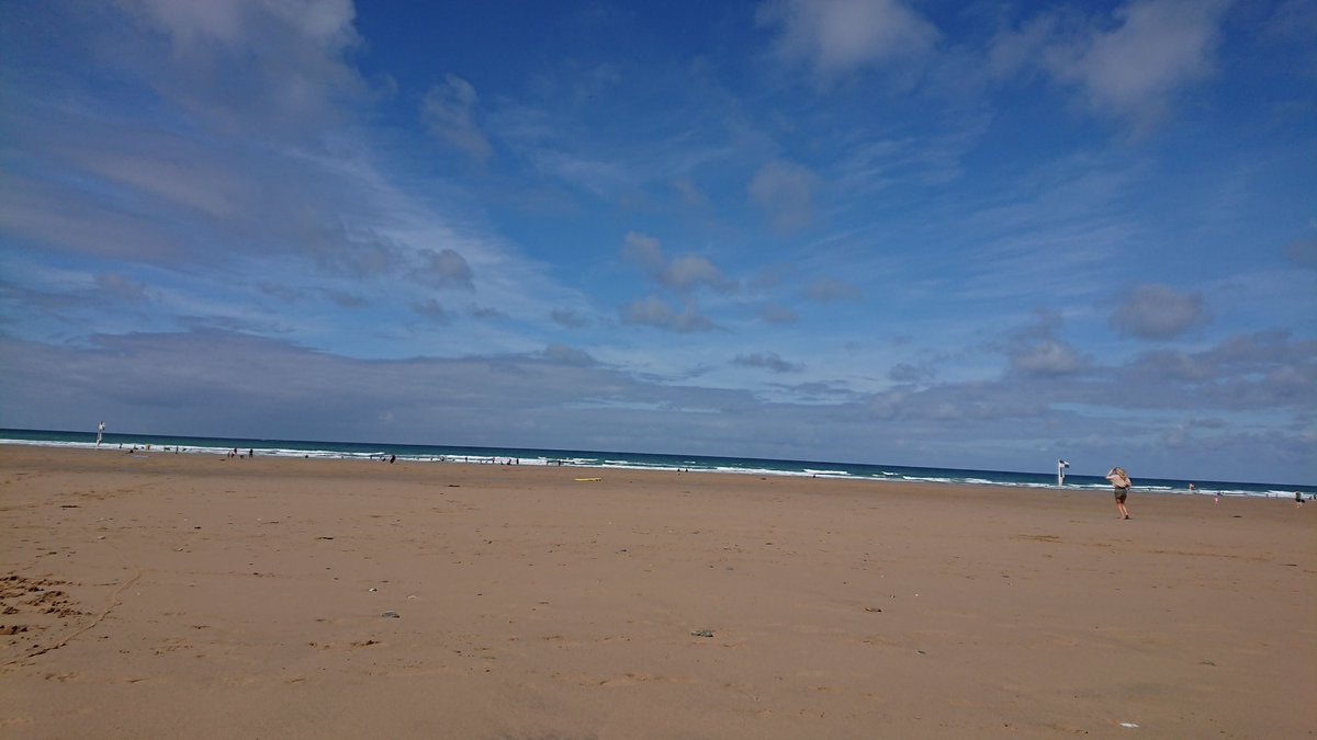 clairecorkhill's tweet photo. When not doing science. #thebeachmakesmehappy #lovetosurf #academicsonholiday https://t.co/7SCBvriiBa