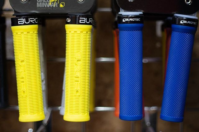 Burgtec bartenders and bartender pros. Which are you choosing?⠀
.⠀
.⠀
<a href="/burgtec/">Burgtec</a> #bartender #grip #burgtec #colours #biketart #mtb #bike #mountainbike #mtblife #bikelife #downhill #enduro #mountainbiking #enduromtb ift.tt/32iMzzR