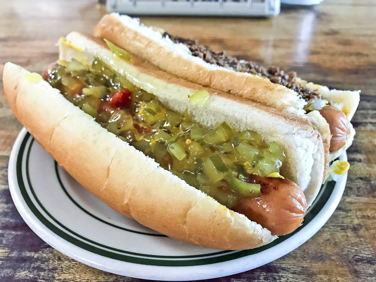 Labor Day calls for hot dogs! The Coney Island Grill dogs made our Best Hot Dog list because they are just down home, old fashioned, comfort food, and you can get it any way you want.
#coneyislandgrill #coneyislandhotdog #stpetefoodies #stpetersburgfoodie #stpetefoodie