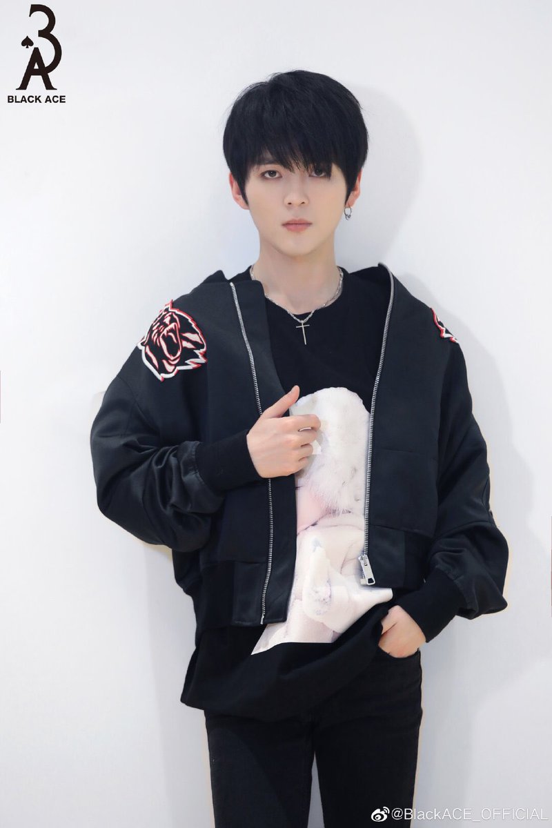 Bear Blackace Weibo Update 1 2 The Speck Of Light You Chase In The Dark Coming Soon 黑桃ace Blackace T Co T0wmsyppmx