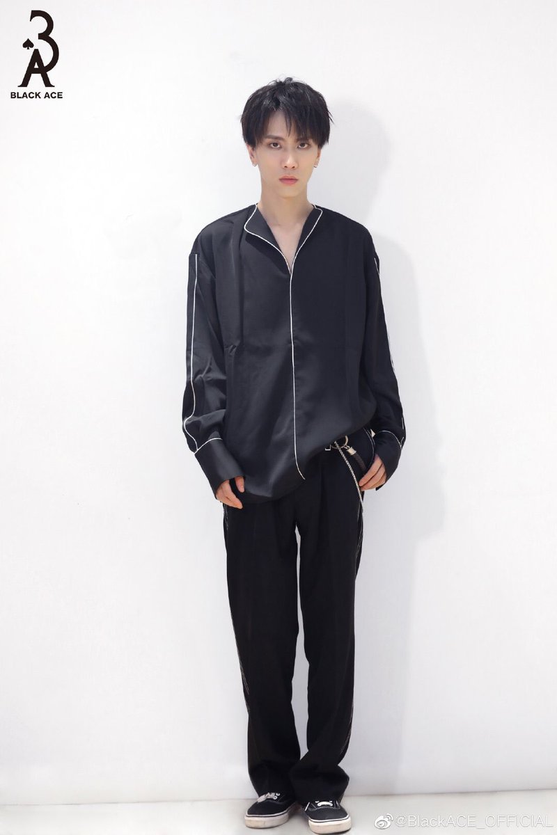 Bear Blackace Weibo Update 1 2 The Speck Of Light You Chase In The Dark Coming Soon 黑桃ace Blackace T Co T0wmsyppmx