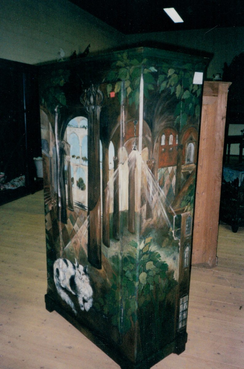 ManufactureMrn's tweet photo. How to paint a wardrobe? Manufacture-MRN knows how to do it :-)

#artisticpainting #painting #wardrobe #antique #antiquerestoration #antiqueperu #antiques https://t.co/nRboaLRQI5
