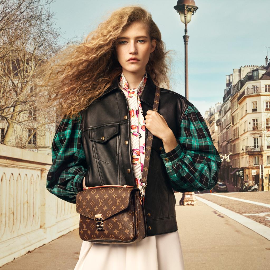 Louis Vuitton on X: Unfailingly modern. The Pochette Métis is one